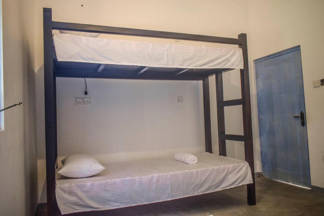 ディックウェラ Bunk 15 Hiriketiyaホステル エクステリア 写真